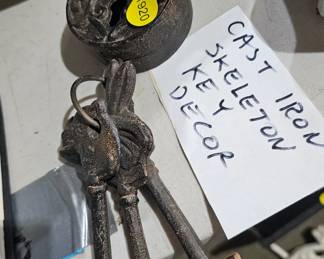 CAST IRON SKELETON KEY DECOR
