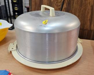 VINTAGE METAL CAKE TAKER