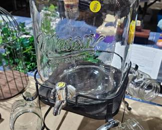 BEVERAGE DISPENSER / GLASSES