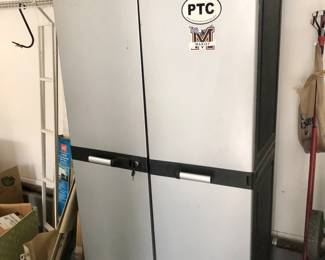 Garage storage cabinet