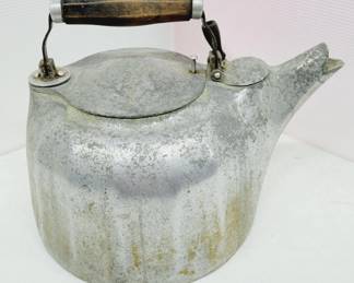 	Griswold Cast Aluminum Colonial Design Kettle
