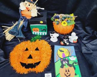 	Halloween Décor