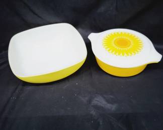 	Pyrex Yellow Bakeware Lot