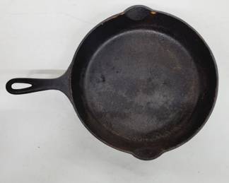 	Griswold Cast Iron Skillet No. 8