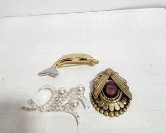 BROOCHES