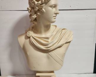 STATUE. LIGHT WEIGHT FOAM