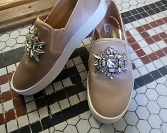 $16 NIB BADGLEY MISCHKA BARRE JEWELED SLIP ON 7