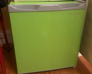 $25 Mini green Frigidaire Refrigerator