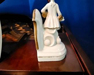 $17.50 Vintage Figurine Renaissance Bookend