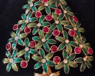 Several Christmas tree pins, vintage and newer