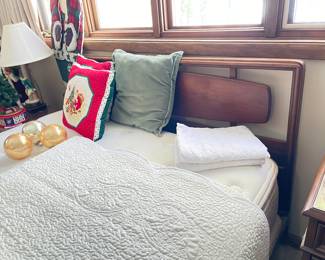 queen bed w/wood headboard