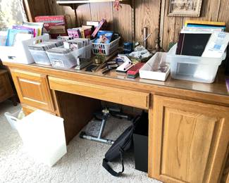  large nice desk
