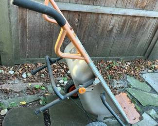 180 Worx Aerocart 8in1 Yard Cartmin