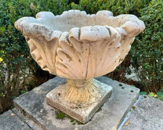 180 Ornate Stone Urn Plantermin