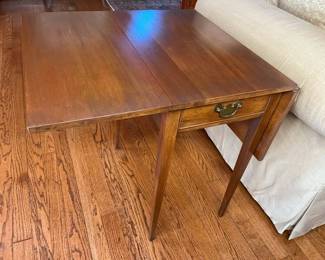 180 HenkelHarris Drop Leaf Side Tablemin