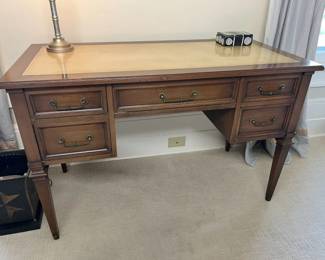 180 Hekman Leather Top Deskmin