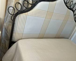 180 Twin Upholstered Metal Headboard Detailmin