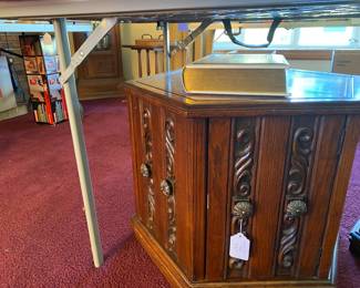 end table/ opens for storage