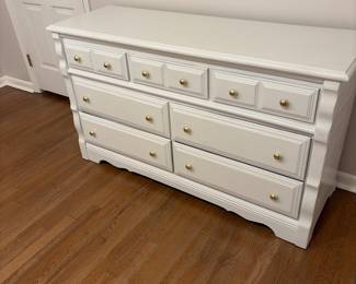 Which dresser in good condition 