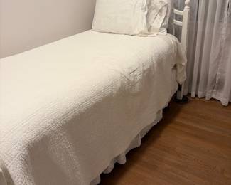 Twin whit bed with headboard and mattress 