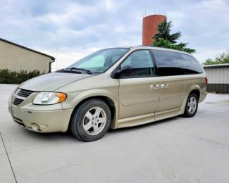 2005 Dodge Grand Caravan - equipped as a Lift Van (optional) *** Does not discount to 50% off