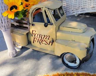 Farm Fresh Metal Truck - large