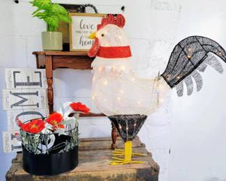 Antique Farm Table, large Rooster, Art & Decor