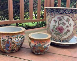 Floral Chinese Porcelain Pot Plus Small Pots