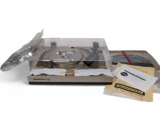NEW marantz TT1200 Turntable