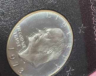 SILVER EISENHOWER DOLLAR IN GOLD SEAL COLLECTOR BOX