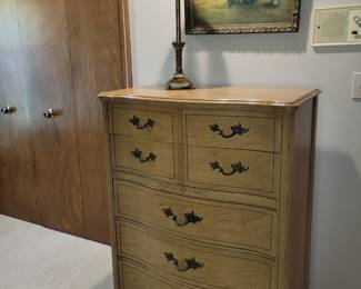 Huntley chest of drawers