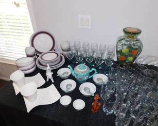 PFALZGRAFF DINNERWARE, VILLEROY & BOCK LUNCH PLATES AND GLASSWARE