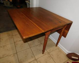 ANTIQUE LATE 18TH CENTURY DROP LEAF WORK TABLE