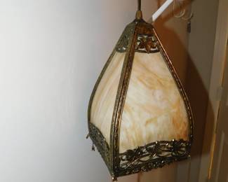 ANTIQUE CARMEL SLAG GLASS HANGING LIGHT FIXTURE LATE 1890-1910 NO CRACKS