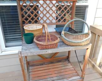 TEAK POTTING STAND