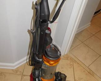 DYSON ANIMAL BALL DC 25 UPRIGHT VACUUM CLEANER WITH ATTACHMENTS