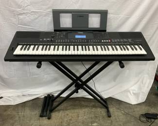 Yamaha Synthesizer Keyboard