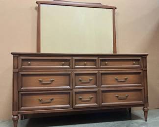 Dresser With Mirror