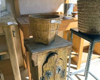 Wooden work bench, side tables, baskets
