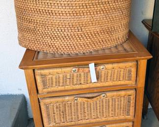 Wicker chest + basket