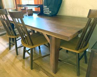 Dining table + chairs 