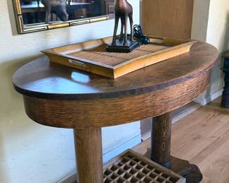 Side/entry way table