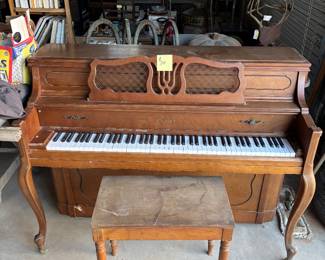 Kawai piano with seat