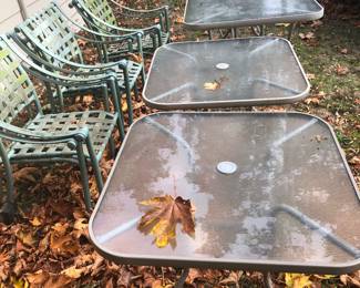 Nice patio set with chairs. (Chair straps are in bad shape).