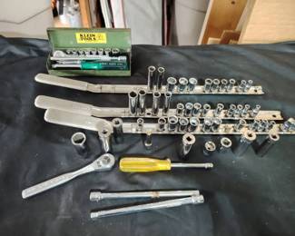 Assorted Lot of 1 4 Drive Deep Sockets with Ratchets