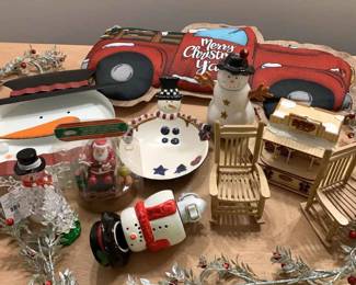 Christmas Decorating Round The House Mystery Lot