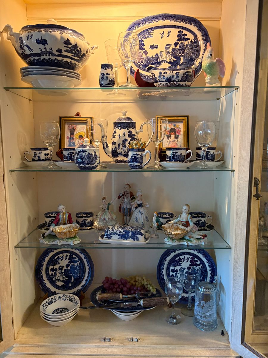 Stunning Blue Willow collection