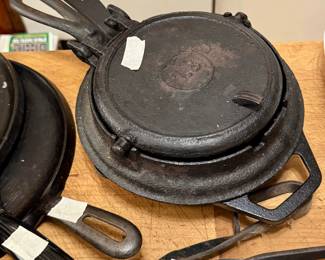 Cast iron waffle griddle