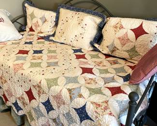 Day Bed with bedding 