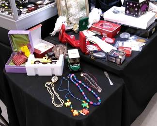 Assortment of items that make for great Christmas gifts.